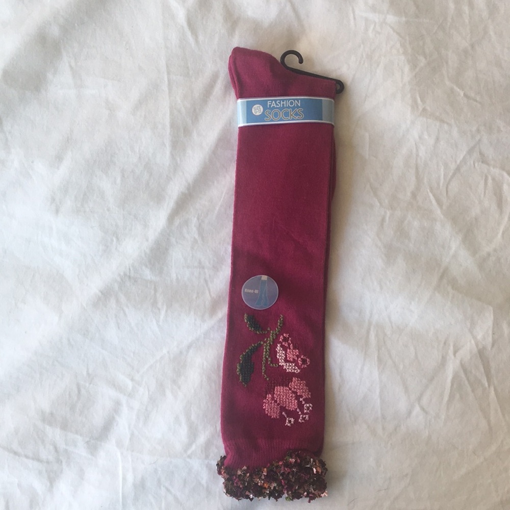 NWOT Women’s Fuchsia Flowered Knee-High Socks